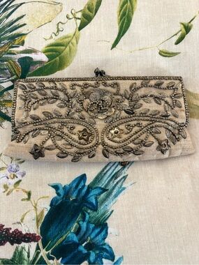 Moyna Beaded Floral Embroidered Cream Clutch
